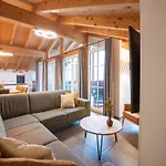 아파트 Luxury Penthouse In With Parking 브릭센임탈