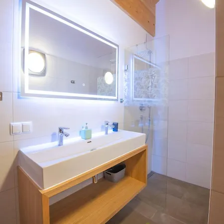 Luxury Penthouse In With Parking Brixen im Thale