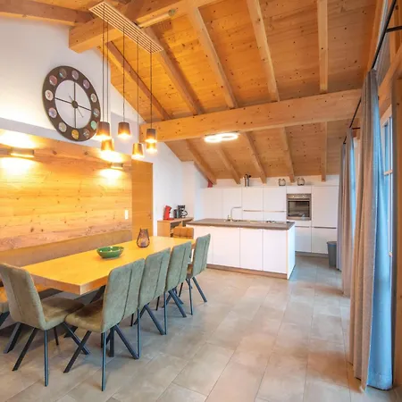 Luxury Penthouse In With Parking Daire