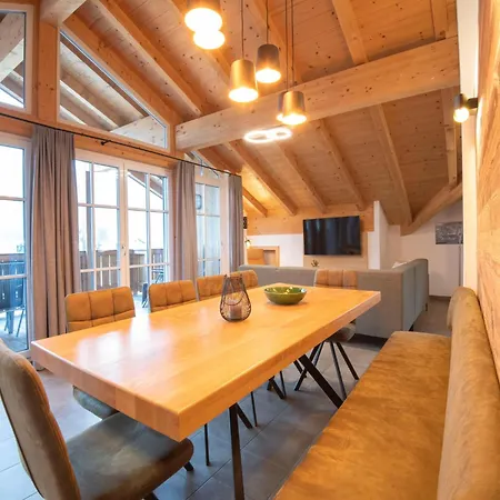 Luxury Penthouse In With Parking *